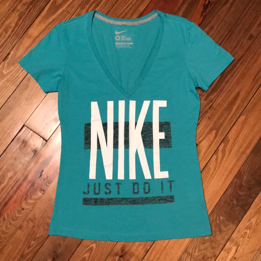 NWOT NIKE TOP